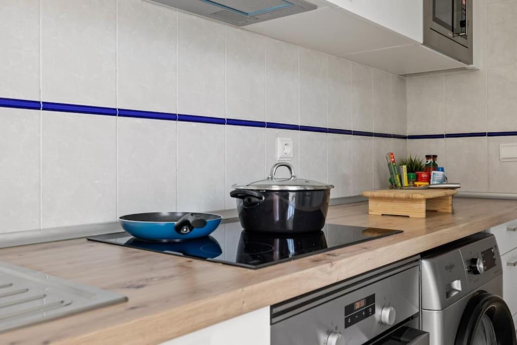 Beautiful 3 Bed Stylish & Cozy Apartment - Susanna Suite Mijas Exterior photo